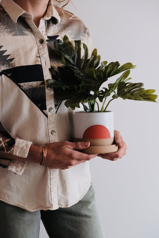 Wolf Planter with Tray