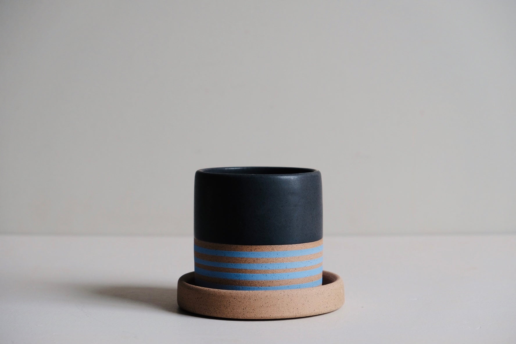 wolf plant pot Planter with Tray | Handmade Plant Pot
